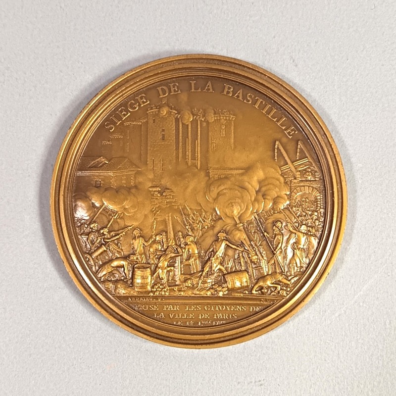 MEDAILLE REFRAPPE EN BRONZE DATEE 1978 DE LA PRISE DE LA BASTILLE PAR LES CITOYENS DE LA VILLE DE PARIS LE 14 JUILLET 1789